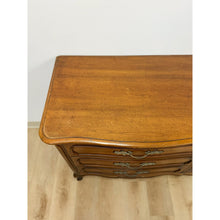 Load image into Gallery viewer, Ornate Thomasville French Provincial 9 Drawer Dresser With Metal Pulls Vintage