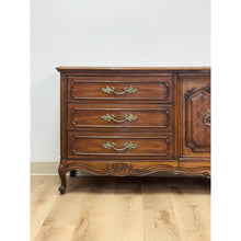 Load image into Gallery viewer, Ornate Thomasville French Provincial 9 Drawer Dresser With Metal Pulls Vintage