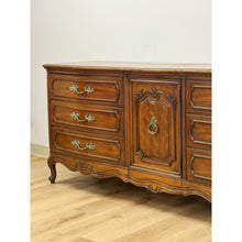 Load image into Gallery viewer, Ornate Thomasville French Provincial 9 Drawer Dresser With Metal Pulls Vintage
