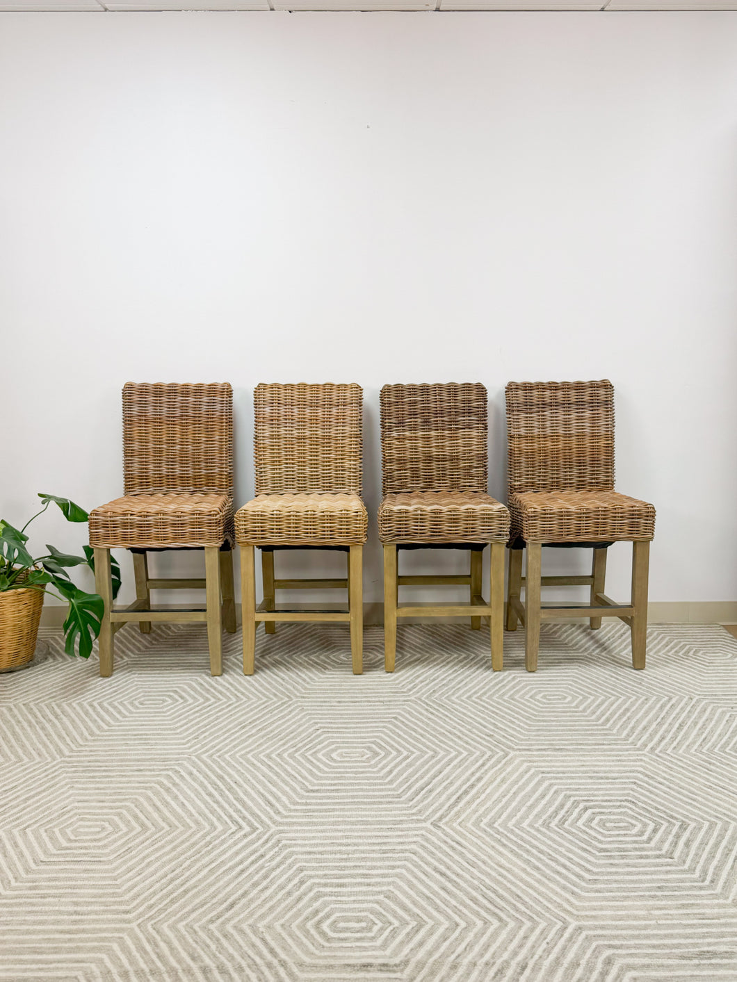 Set of 4 Woven Barstools