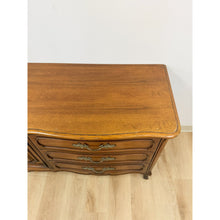 Load image into Gallery viewer, Ornate Thomasville French Provincial 9 Drawer Dresser With Metal Pulls Vintage
